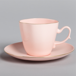Filiżanka Anna Maria herbata z dekoracyjnym złotym paskiem – różowa porcelana